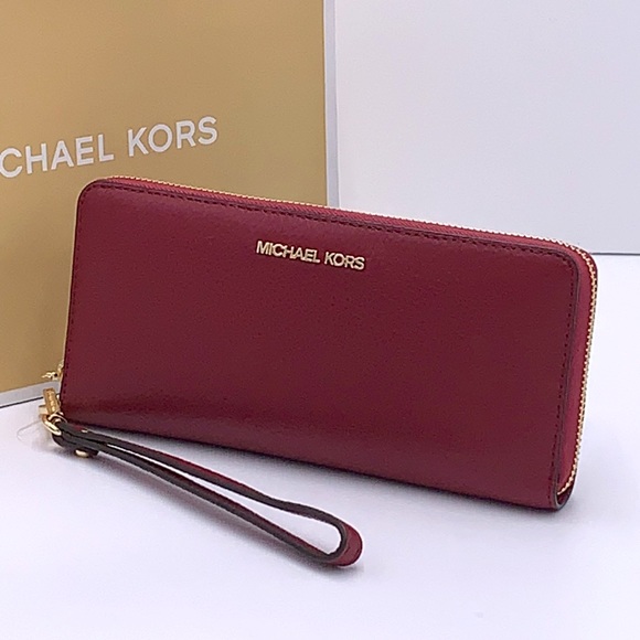 MICHAEL KORS
Leather Continental Wristlet Phone Case Wallet
Oxblood
NWT - Picture 1 of 16